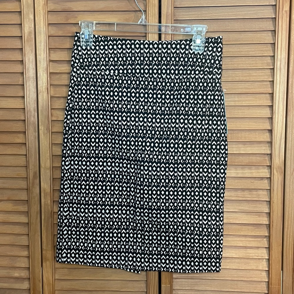 NWT Margaret M Pencil Skirt Small
